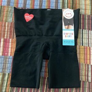 Assets by Spanx Black Shaping Shorts Size L NWT
